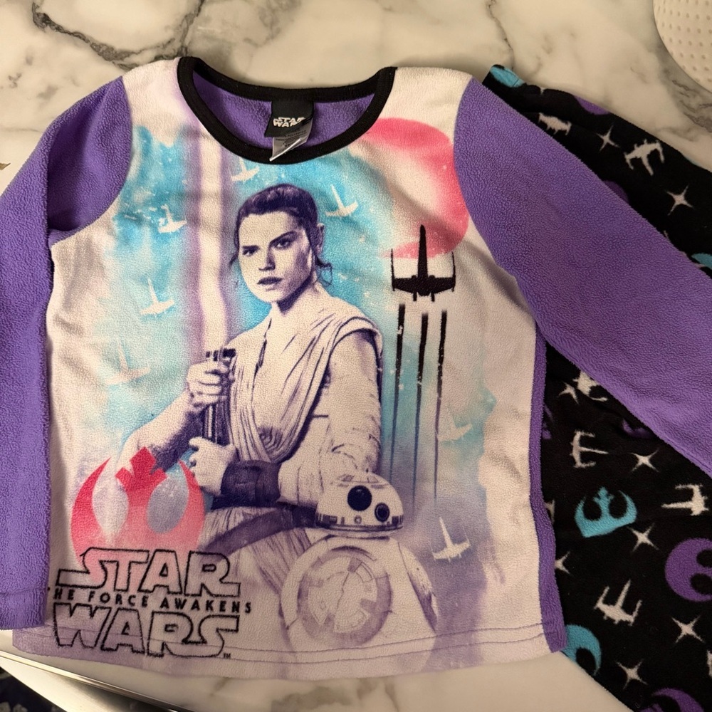 Star Wars “The Force Awakens” Fleece Pajama Set – Rey & BB-8 – Girls XS